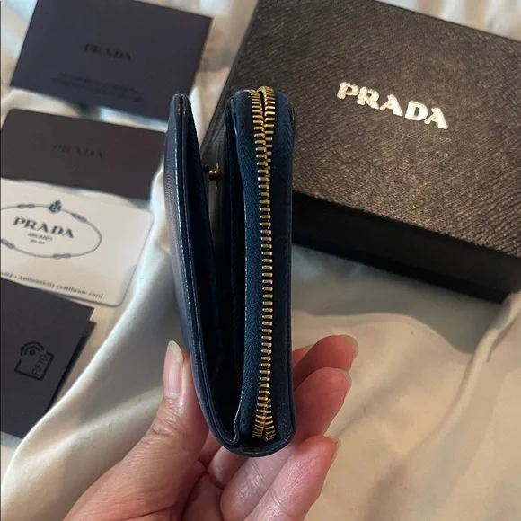 Prada Portafoglio Lampo Saffiano Metal Bluette - Picture 8 of 16